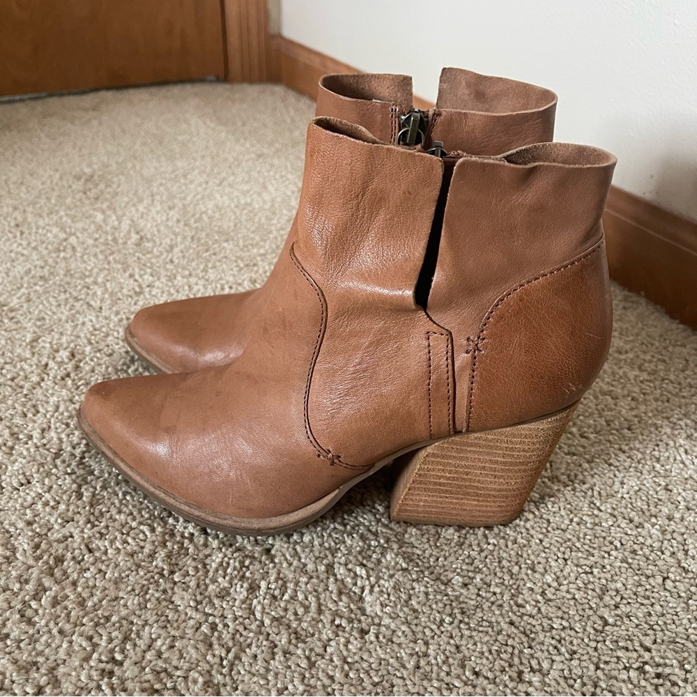 Kelsi Dagger brown ankle block boots size 6.5 - Picture 2 of 6